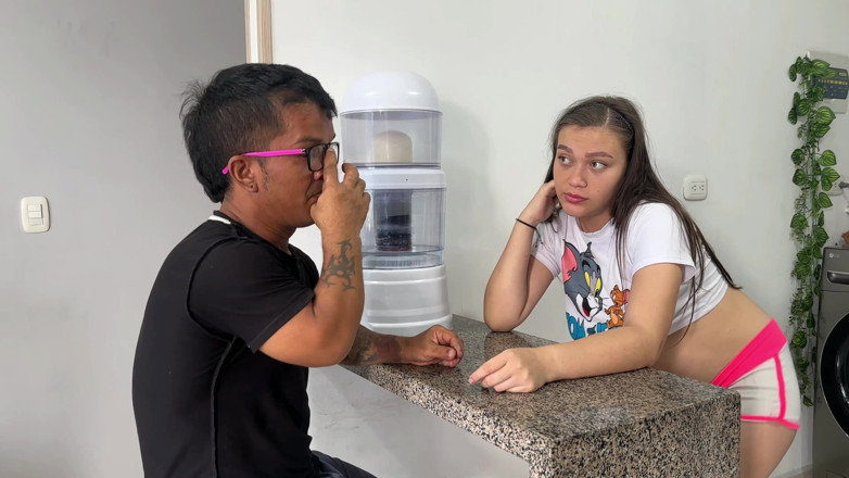 Julianaburning: Llego Del Trabajo Y Veo a Mi Rica Hijastra Haciendo...