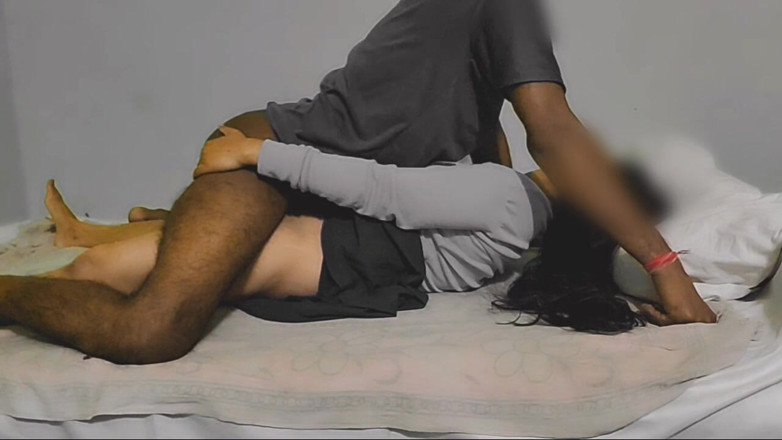 Housewife 69: Vesnický pár nadržený sex v den