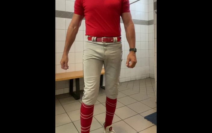 JockDad87: Buff Dilfjockdad87 Randen in de kleedkamer in honkbaluitrusting
