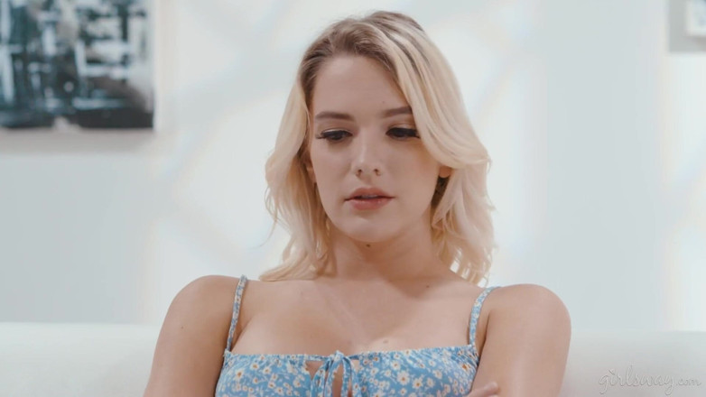 Girlsway: Girlsway - Gergin Kenna James, şehvetli şeytanlar Lacey Lennon ve Bath Bardot'un ikna...