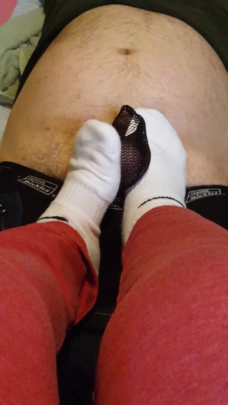 Miss Sock trampler: 私の白い靴下で彼のコックを踏みつける