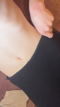 Il Mio Massaggio Con Le Tette Piccole E Le Mutandine per La Masturbazione Della Figa Di Lato