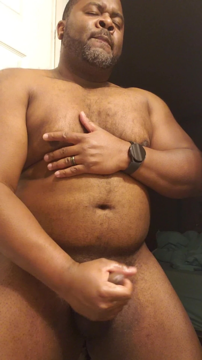 MrGoudreauXXX: Esfregando minha barriga grande enquanto eu acarito meu pau preto