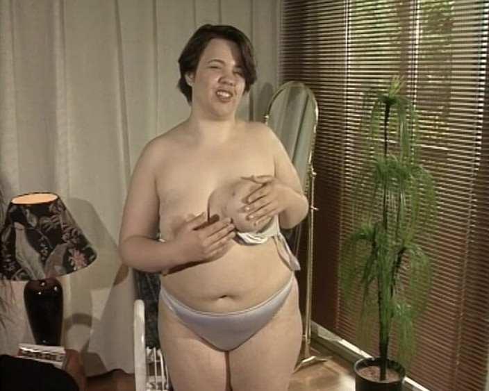 YOUR FIRST PORN: Miluji své tělo – Nadine v odstínu Softclip