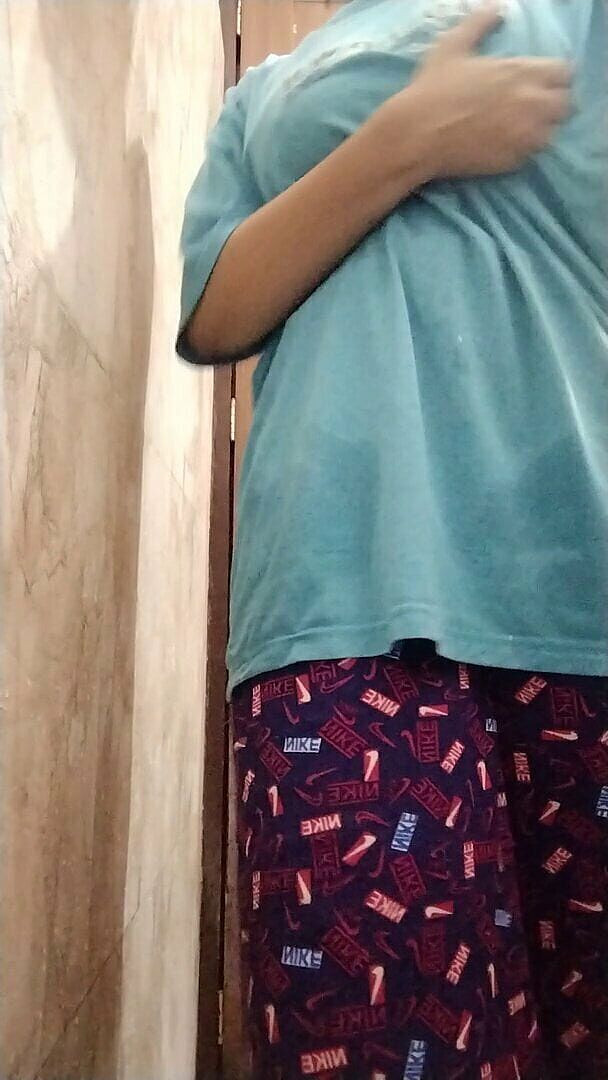 Riyathakur: Молодичка показує тіло після спортзалу