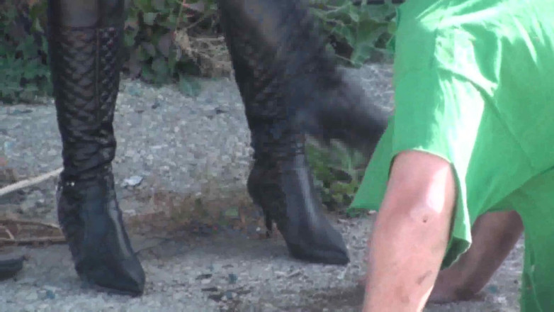 Femdom Austria: Outdoor boots licking