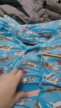 เล่นรูฉี่ในชุดโรมเปอร์ผู้ใหญ่แบบ ABDL