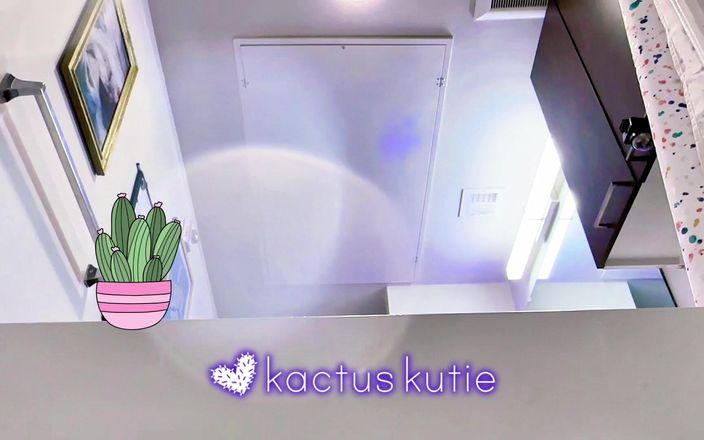 Kactus kutie: Поширюю мою пизду, щоб пописати