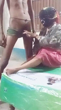 Tôi gọi dì trong làng đến nhà tôi và đụ cô ấy mạnh bạo
