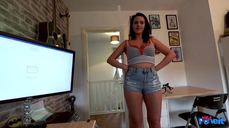 Nerd Pervert: Abbie Price - अनिच्छा भरी लंड चुसाई