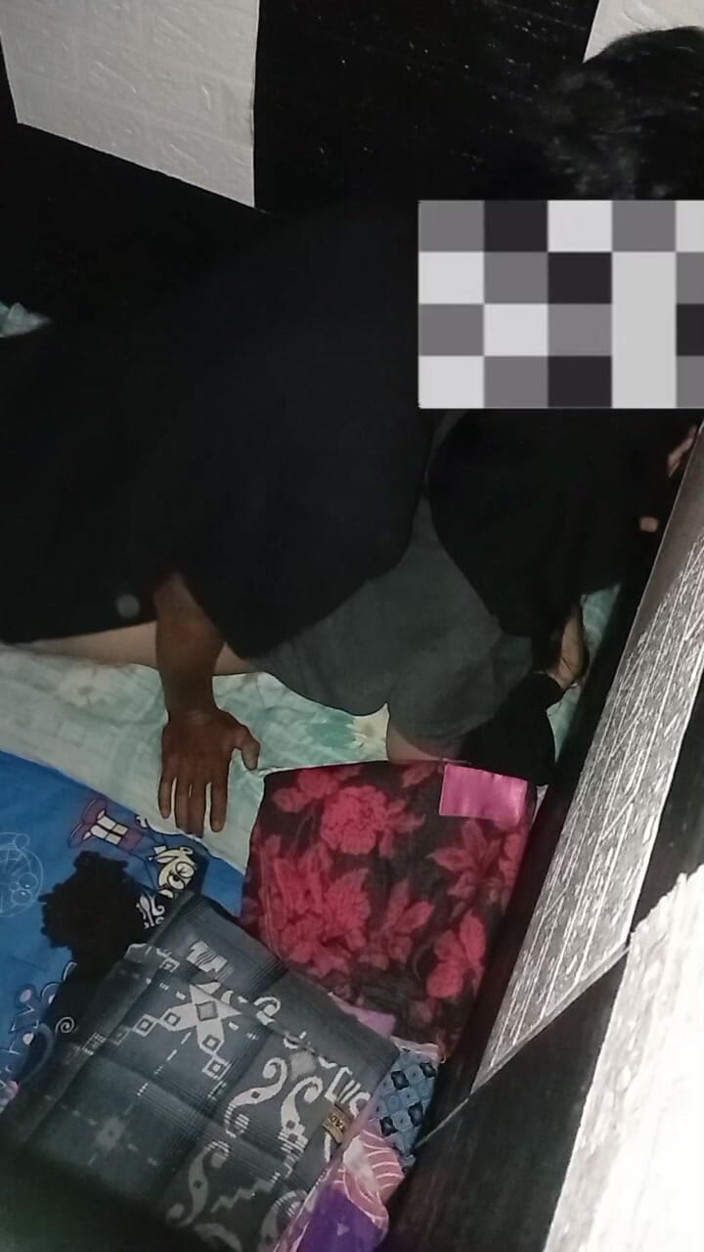 Famly sex: The Ass of a Hijab Asian Woman She Screams and...
