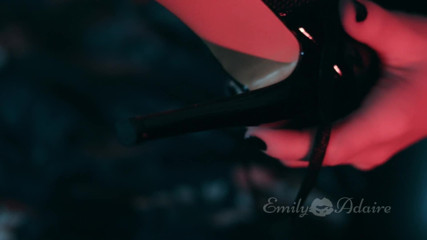 Emily Adaire: Sărută-mi picioarele, țăranule! Emily Adaire TS