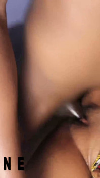 Doamnă africană și băiatul ei - sex pasional în poziția misionarului - scenă completă de 22 de minute