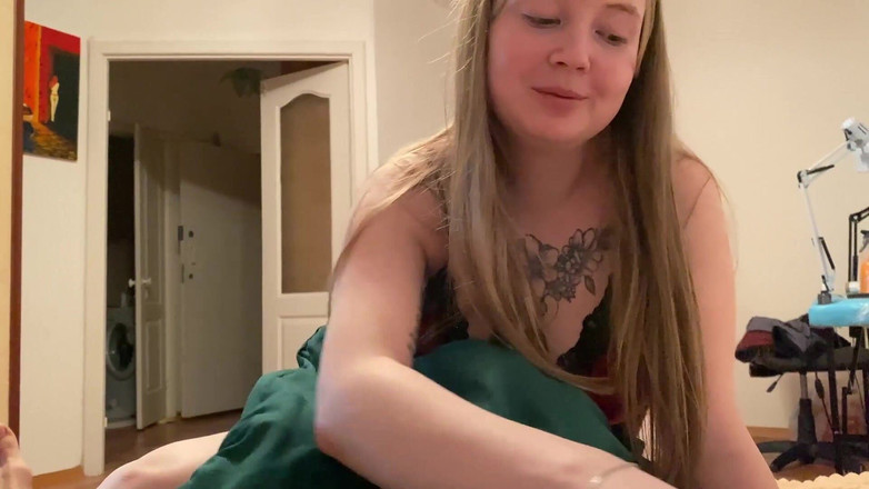 Ku_vadik: Video casero de mamada y paja con el pie