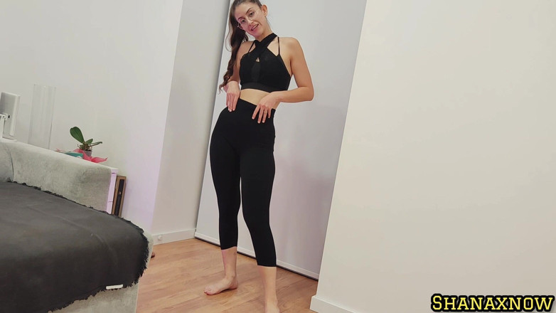 Shanaxnow: 免费脱衣舞健身女孩在瑜伽裤大屁股阴户