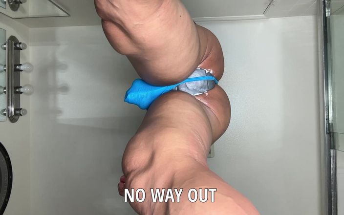 Caged jock: Solo hole-training