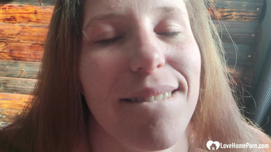 LoveHomePorn: ブルネットの妻は、その朝、超チンポに飢えていました