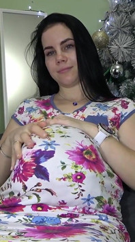 Het gravid gravid MILF suger och får spermasprut på magen