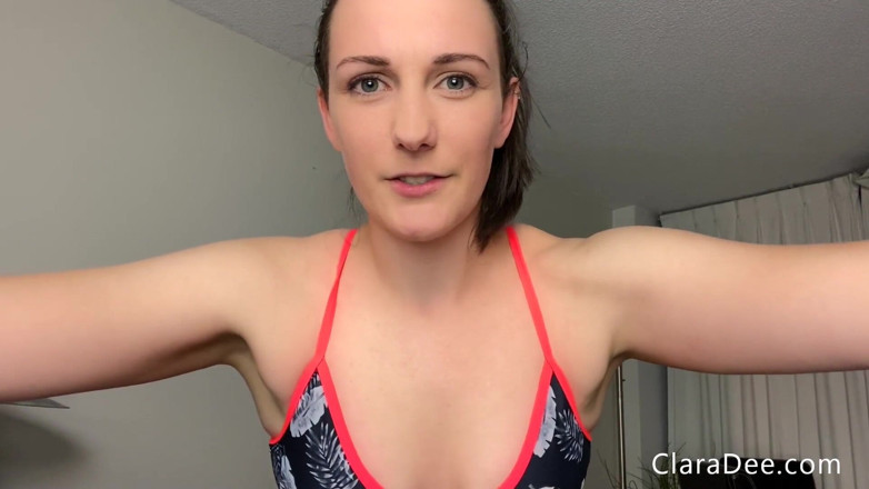 Clara Dee: 의붓딸의 친구가 당신을  붙잡고 3번 사정하게 만든다