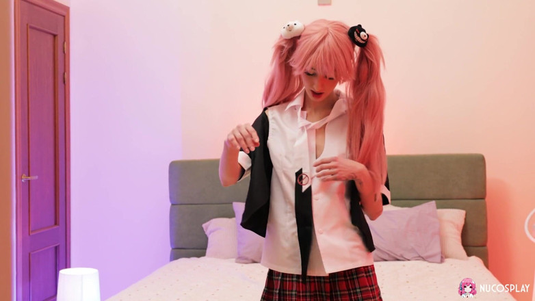 Nu Cosplay: Skinny anime slut Sasha Paige gaps her tiny little pussy