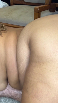 Eine Mollige, Verheiratete Frau Lässt Sich in Einer Heißen Orgie Ficken, Mit Dem Einverständnis Ihres Betrogenen Ehemanns