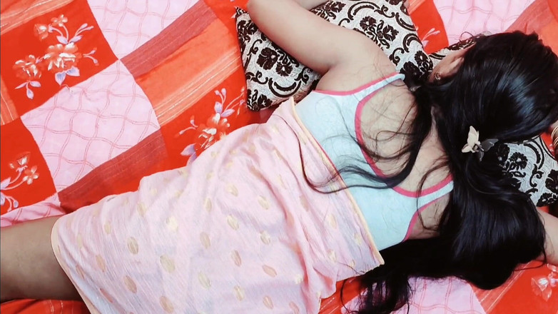 Mhjkrj054: Desi Village Noua mea iubită futută în camera surorii vitrege