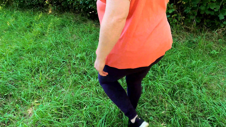 Bouncy Tits Action: Pengapit Puting Dan Sebat Teteknya Di Dalam Hutan