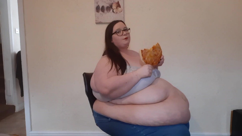SSBBWLadyBrads: SSBBW pizza stuffing on office chair