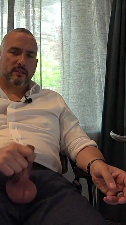 Circumcision Style Discussion with Uncut Man (English Leather Master)