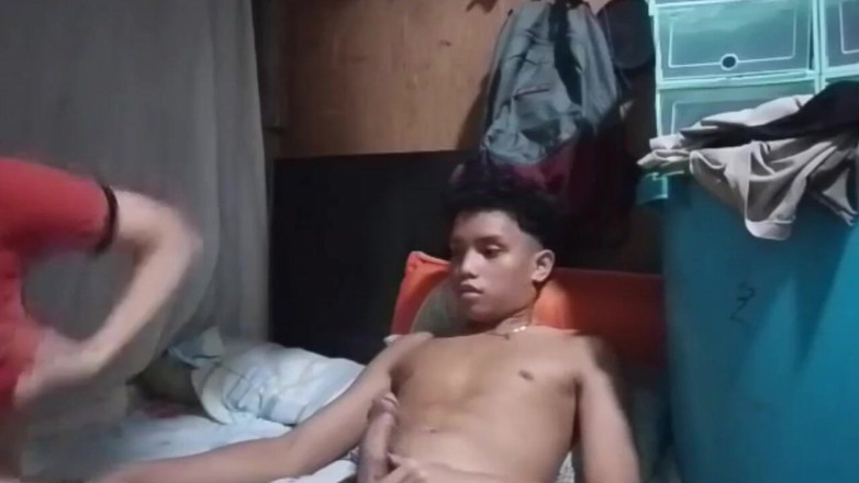 KingLeo: हाई स्कूल फुटबॉल खिलाड़ी उसे कुछ शब्दों से अधिक होने के लिए कहता है