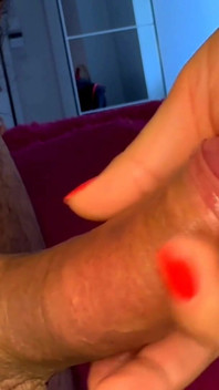 Sega Manuale E Pompino Con Sperma Sulla Lingua E in Bocca
