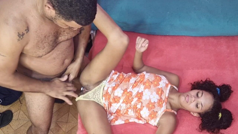 Bebes vagabundas: 내 아내는 나에게 엉덩이를 주지 않고 나는 의붓딸을 먹습니다.