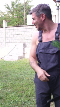 Meu jardineiro aproveitou os cenários quentes da primavera