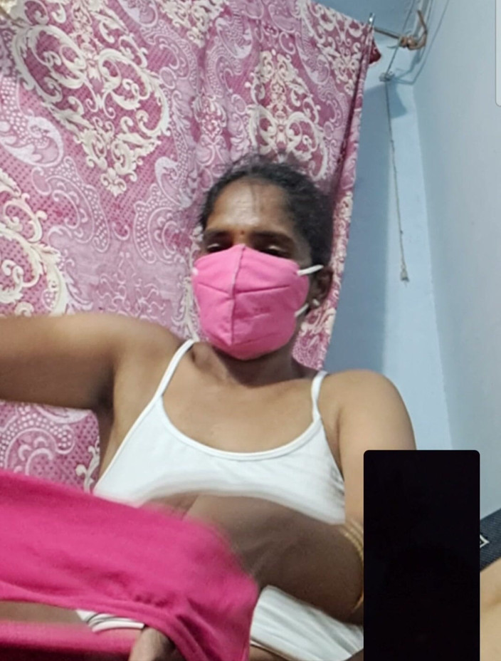 Jayaselvi: Tatie de Coimbatore, service d’appel vidéo, nue
