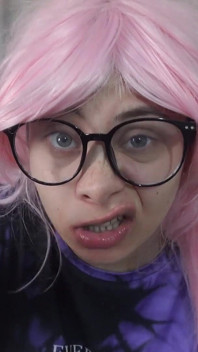 Moje nevlastní sestra dělá hloupé tváře a ahegao tváře