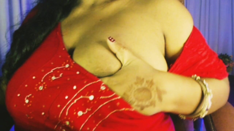 HotGirl21: Une Femme Enceinte Joue Avec Ses Seins.