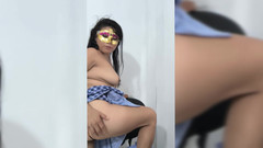 NEGRITA SEXY: 丰满的学生通过这部色情视频带领现场观看