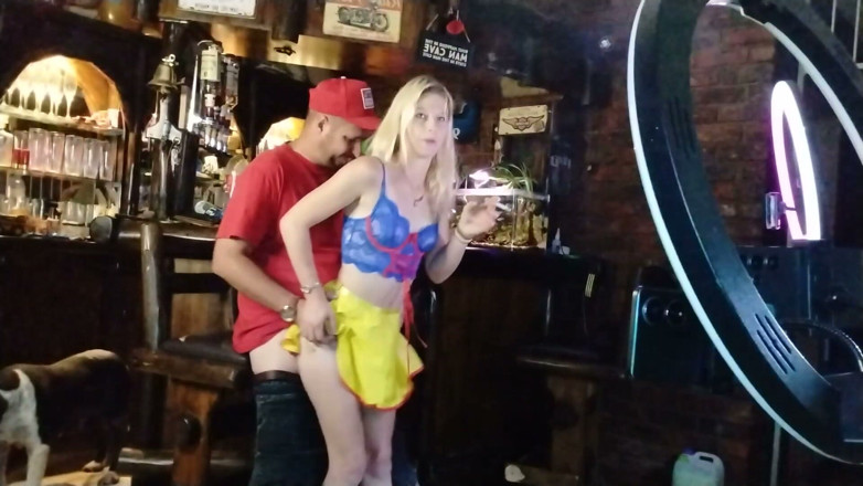 Bigjoefuckalott: Blondă obraznică