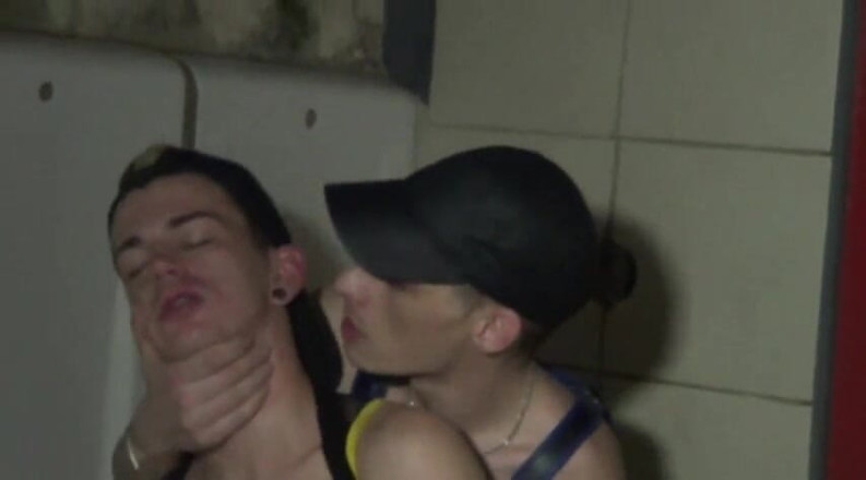 Gaybareback: XXL BBK creampie gang bang a parigi