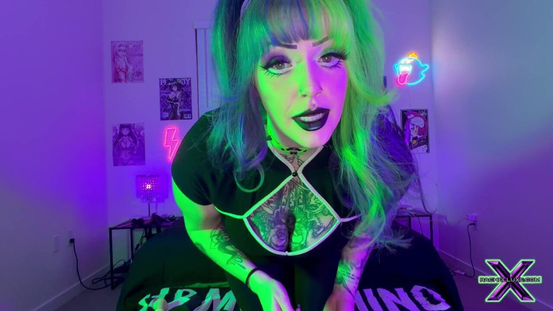 Rachel Luxe: Goth Gf memaksa teman lelaki lil dick untuk sph kesucian...