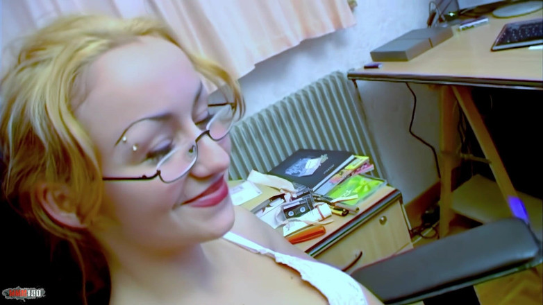 MMM100 Fuck Buddies: Secretaria multi tareas Krystal Wallas