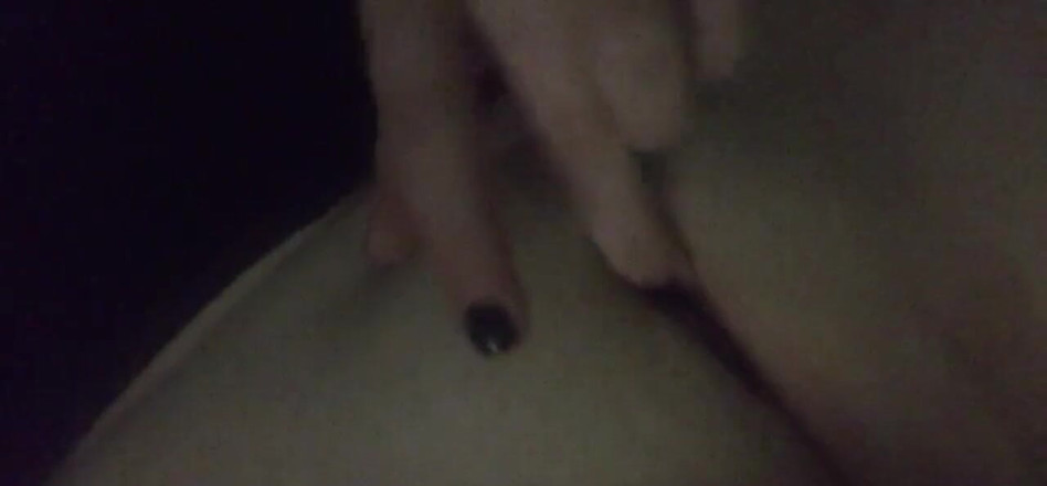 Hunnybrat: 玩弄我剃光的漂亮阴户