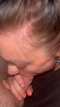 Schattige Amateur Zuigt Lul Voor Auditie