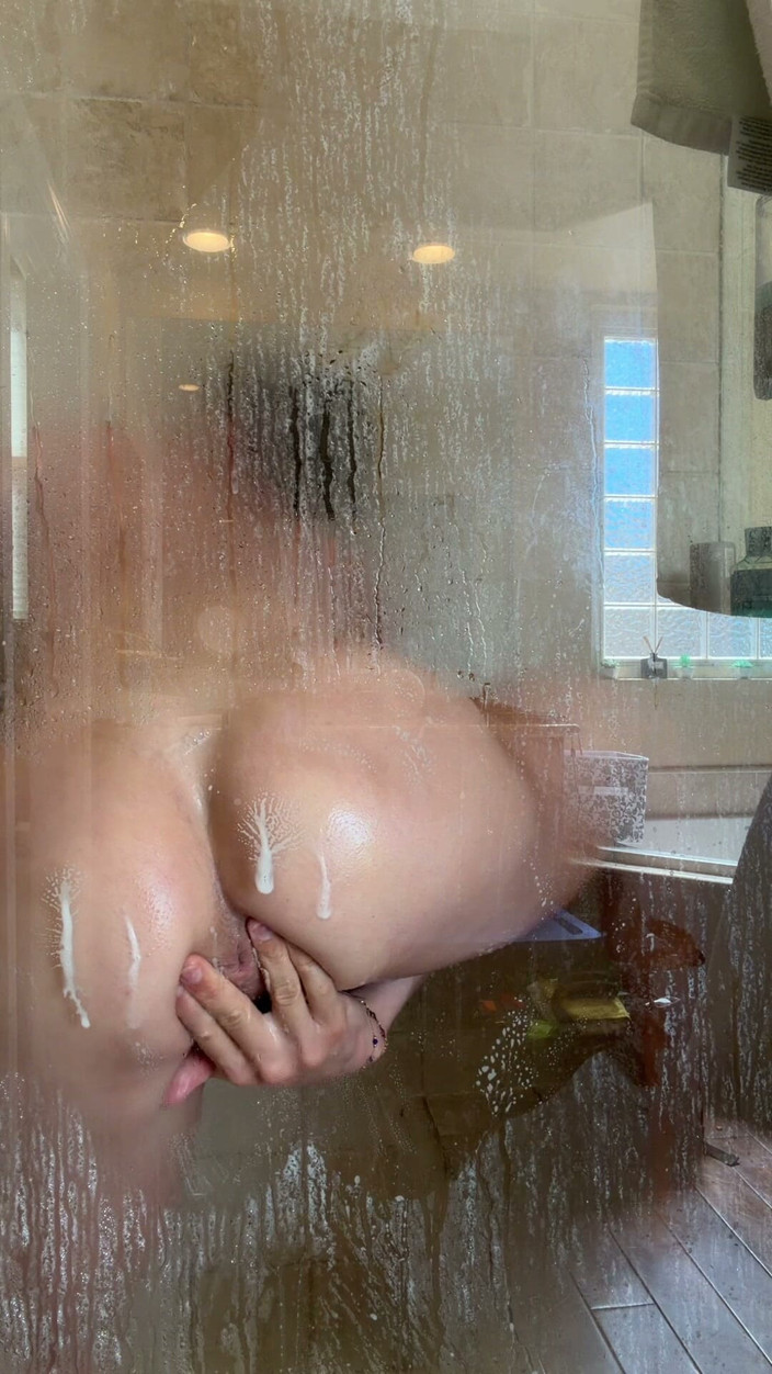 Danny Fantasy: Danny Fucks Himself with Dildo in Shower