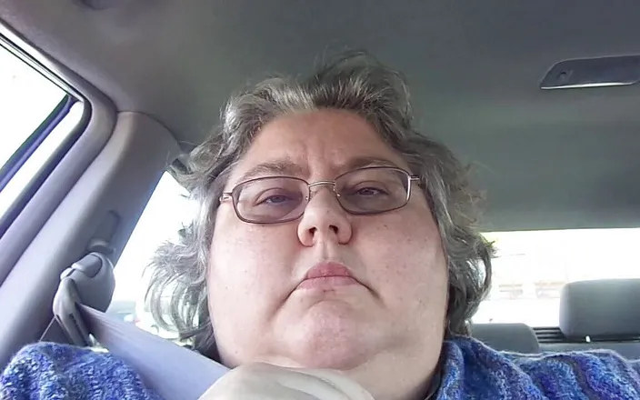 BBW nurse Vicki adventures with friends: Nurse Vicki ssbbw smoking in the car
