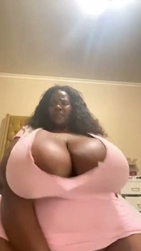 عبادة الثدي الأسود BBW والتعري