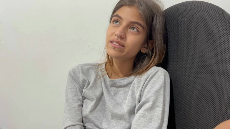 deybersex12: Як смачно торкаються сексуальної незайманої піхви моєї зведеної сестри