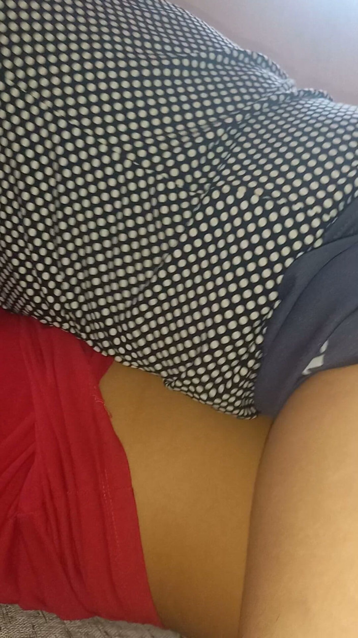 Eatrella j: Minha madrasta chupa meu pau e depois senta no meu...
