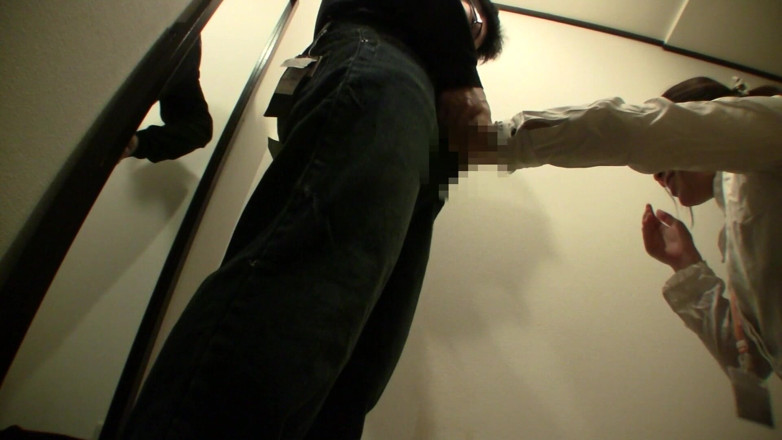 Raptor Inc: Beautiful Shopkeeper in the Fitting Room Extra Service. 2-2