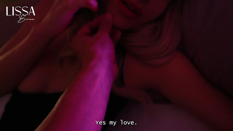 Lissa Brown: Je trompe au téléphone en taillant une pipe à mon amant